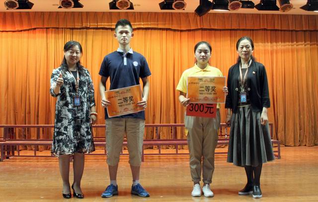 調(diào)整大小 11、蘇曉紅主任和張榮霞主任給獲得二等獎(jiǎng)的代表隊(duì)頒獎(jiǎng).jpg