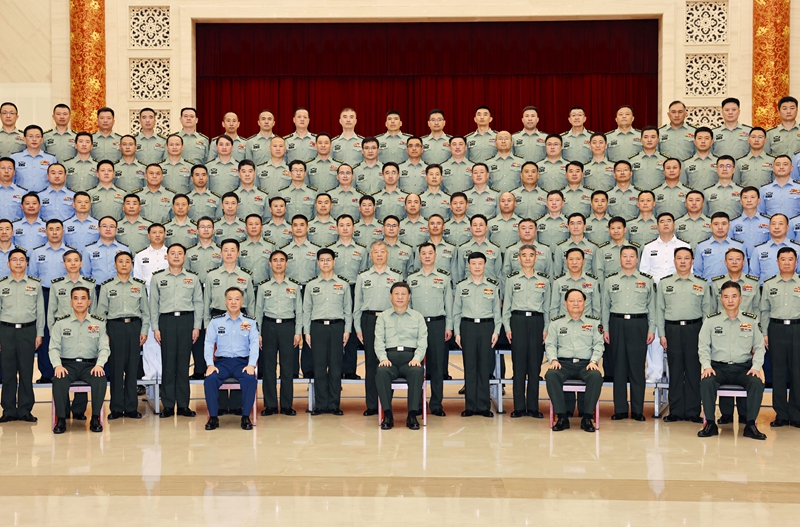 5月22日至24日，中共中央總書記、國家主席、中央軍委主席習近平在山東考察。這是23日上午，習近平在濟南親切接見駐濟南部隊上校以上領(lǐng)導干部，代表黨中央和中央軍委向駐濟南部隊全體官兵致以誠摯問候。
